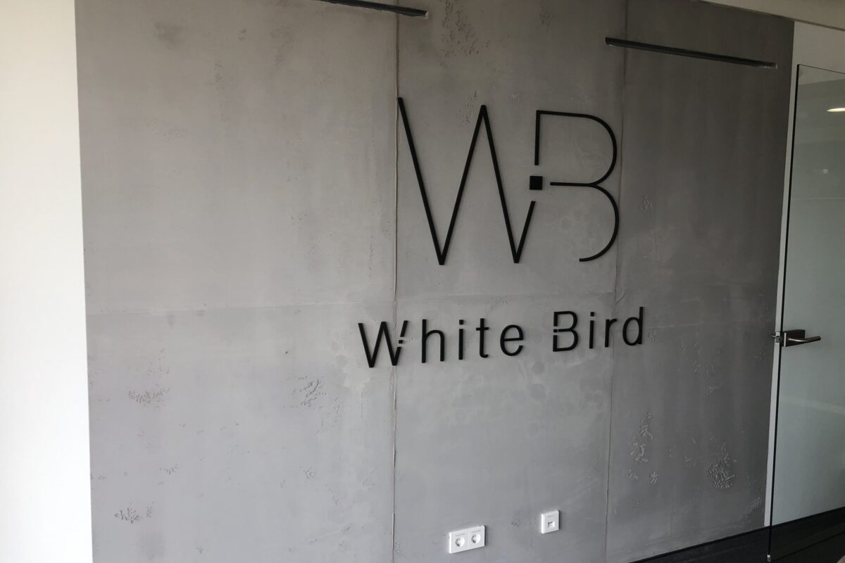 Einzelbuchstaben aus Arcrylglas schwar