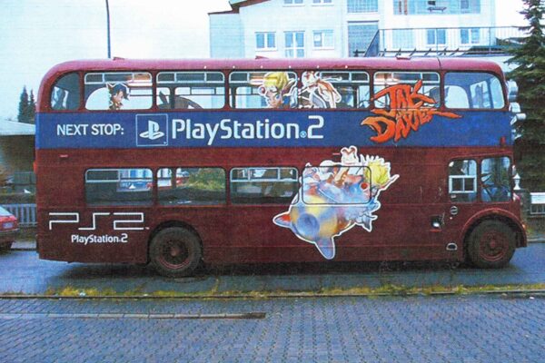 Busbeschriftung aus den 90er Jahren für Playstation 2 vor unserer Halle in Dietzenbach