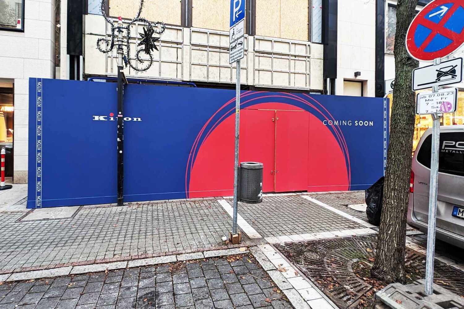 Bauzaun-mit-Verbundplatten-Kiton-Frankfurt-Goethestrasse2 Bauzaun aus Holzkonstruktion für Kiton auf der Goethestrasse in Frankfurt