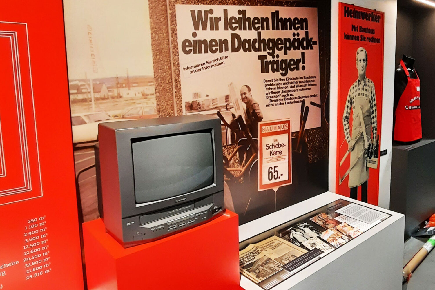 Praesentationflaechen-Gestaltung-Schaufensterdekoration Beschriftung von Ausstellungsflächen in Mannheim