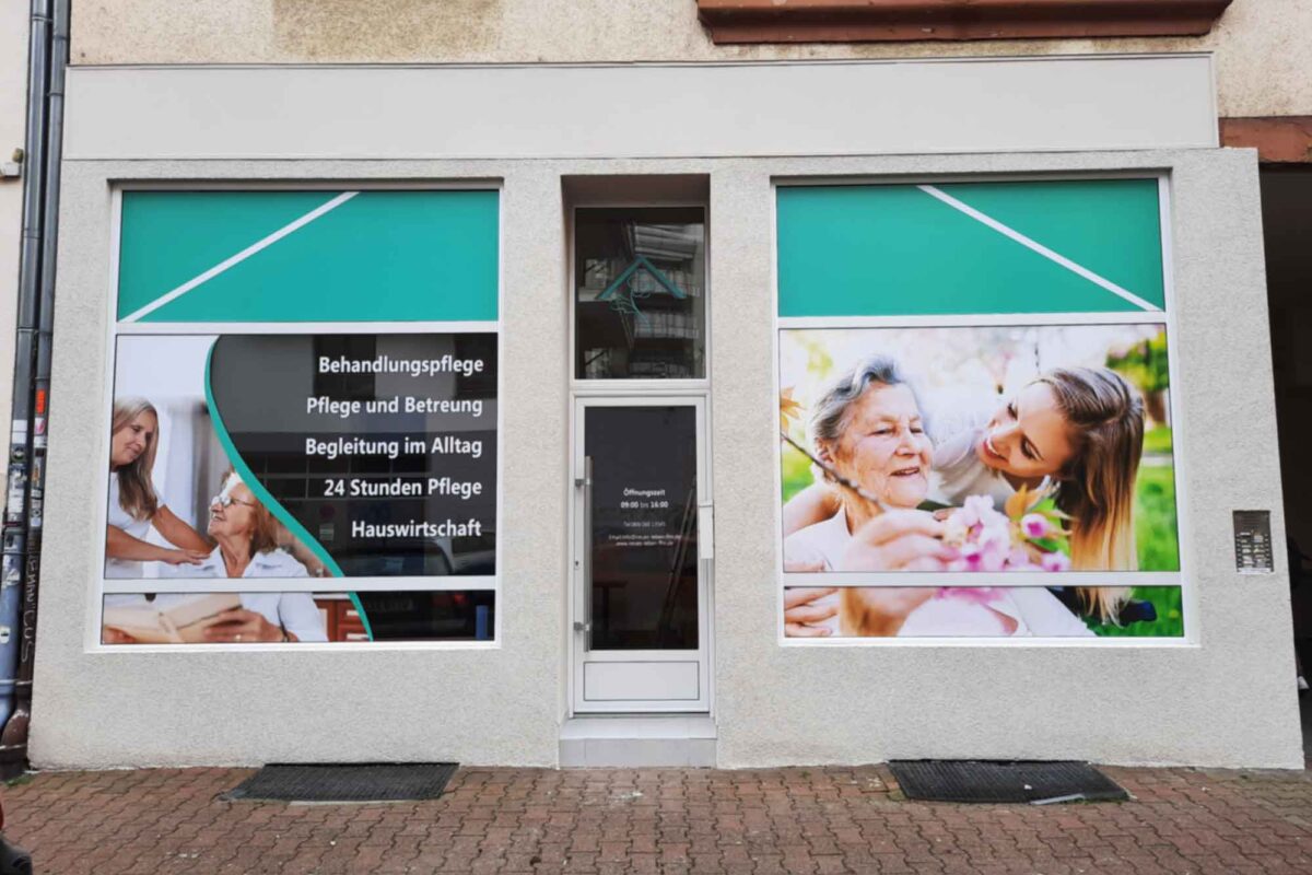 Schaufensterbeschriftung mit Digitaldruck in Frankfurt Sossenheim