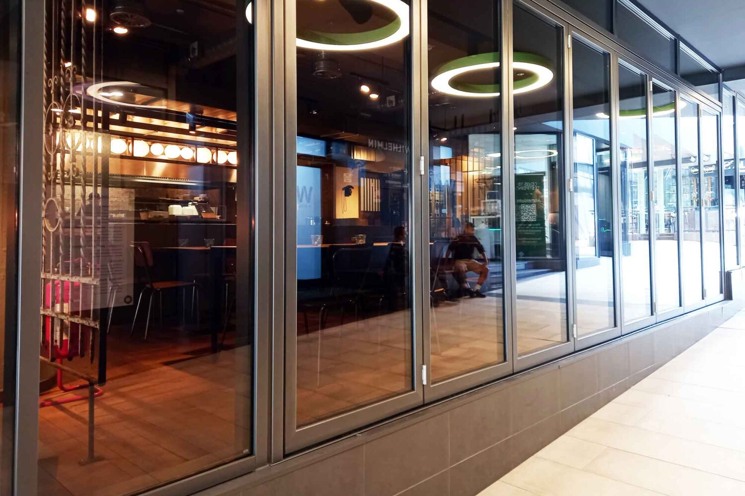 Spiegelfolien-fuer-gebaude Sonnenschutzfolie in Braun für Warmen Lichteinfall in Darmstadt