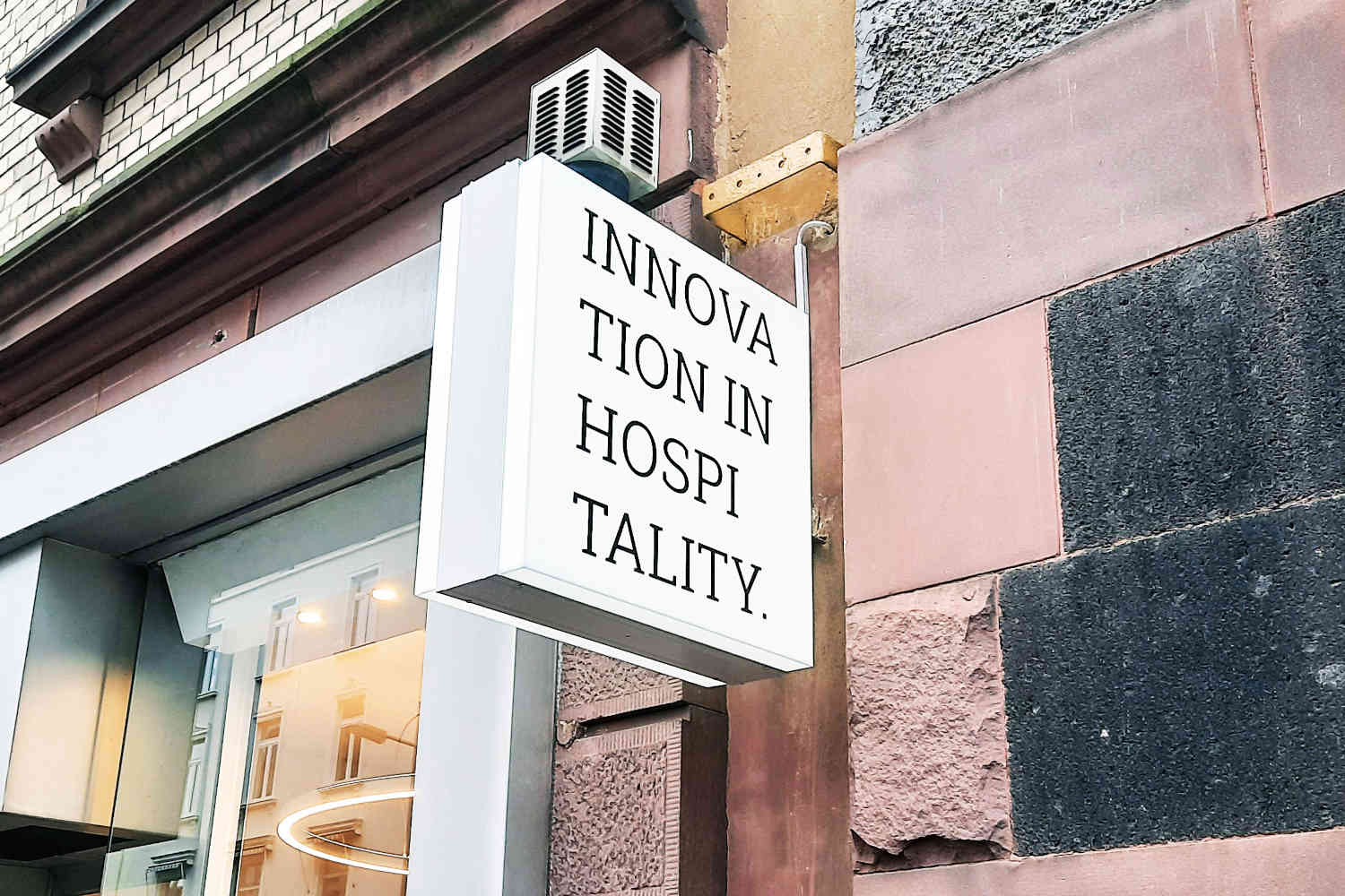 leuchtkasten-frankfurt-10 Leuchtkastenausleger mit Acrylglashauben in Frankfurt Sachsenhausen