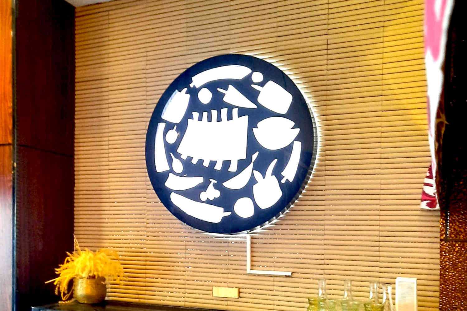 leuchtkasten-frankfurt-11 Leuchtkastenausleger mit Acrylglashauben in Frankfurt Kaiserstrasse nähe Hauptbahnhof Frankfurt