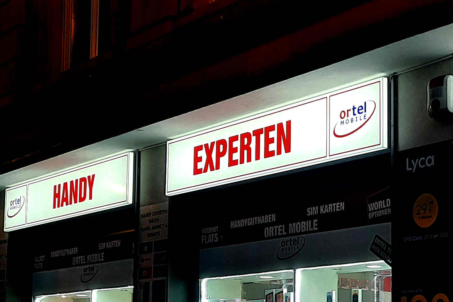 leuchtkasten-frankfurt-14 Leuchtkasten mit Haube zur Wandmontage in Frankfurt