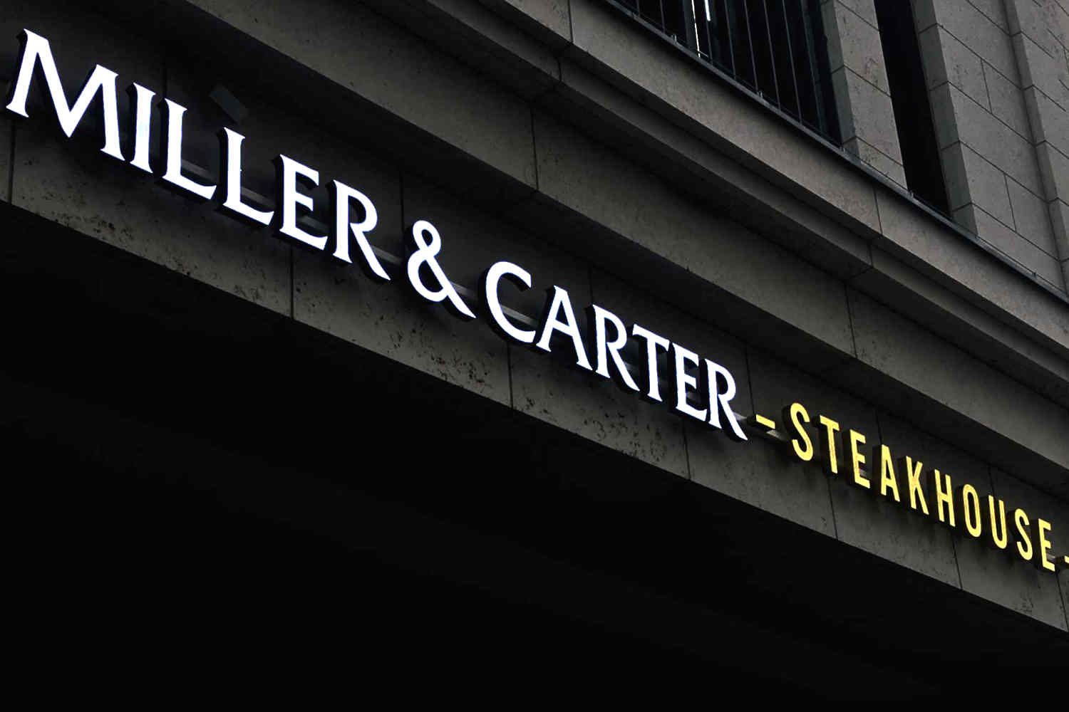 leuchtreklame-leuchtbuchstaben-frankfurt-10 Leuchtreklame aus Acrylbuchstaben Frankfurt