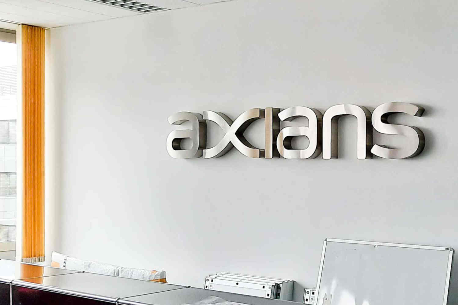 leuchtreklame-leuchtbuchstaben-frankfurt-13 Logo aus Einzelbuchstaben in Profil 1 Bauweise