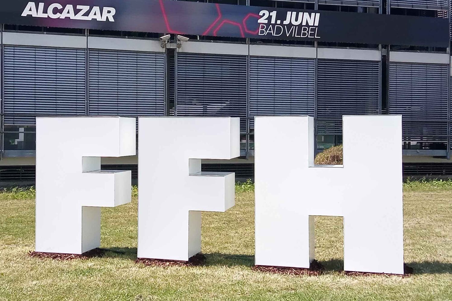 FFH-Leuchtbuchstaben-Hessentag-2025 Lichtwerbung 2 Meter hohe Leuchtbuchstaben für Radio FFH auf dem Hessentag in Bad Vilbel