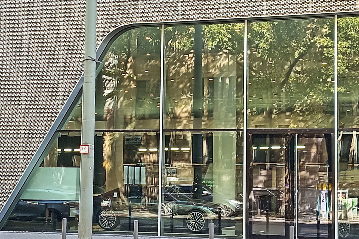 Sonnenschutzfolien-mit-UV-Schutz Sonnenschutzfolienbeklebung mit UV Schutzfolien auf Glasflächen